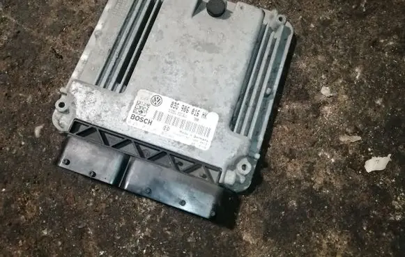Volkswagen Touran I Engine control unit/module 03G906016HK 0281012251