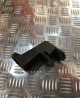 Volvo XC90 Air filter cleaner box bracket assembly 31370343