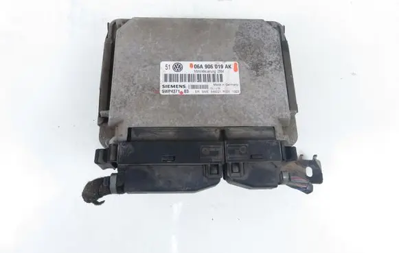 Volkswagen Bora Engine control unit/module 5WP4371 06A906019AK