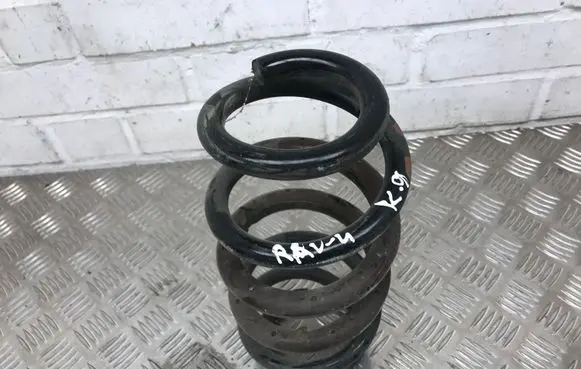 Toyota RAV 4 (XA40) Rear coil spring