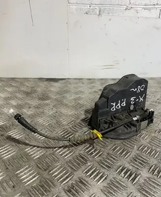 BMW X3 E83 Front door lock 7202146