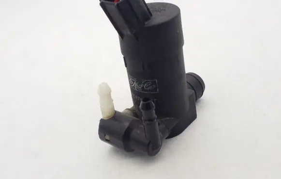 Ford Focus Windscreen/windshield washer pump 1S7117K624FE
