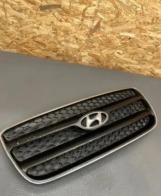 Hyundai Santa Fe Front bumper upper radiator grill