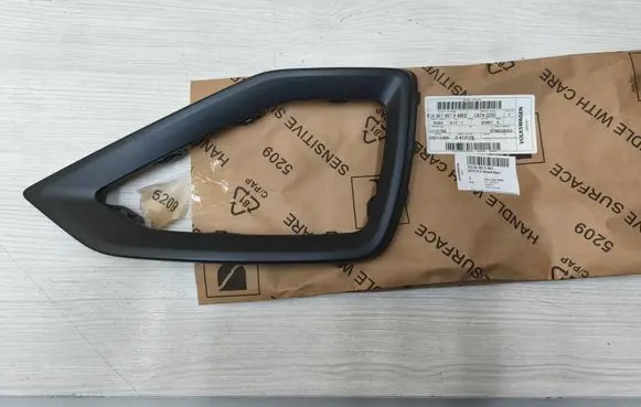 Audi SQ2 GA Rear bumper trim bar molding 81A807967B 81A807967A