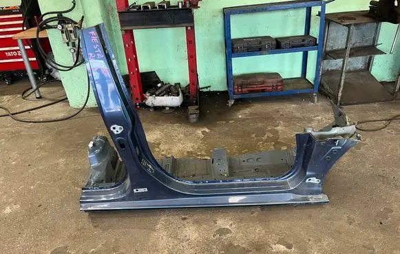 Ford Fiesta Pillar (middle) 