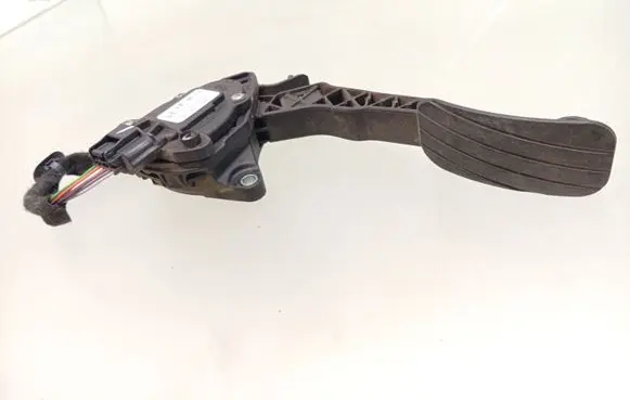 Opel Movano B Accelerator throttle pedal 180101626R