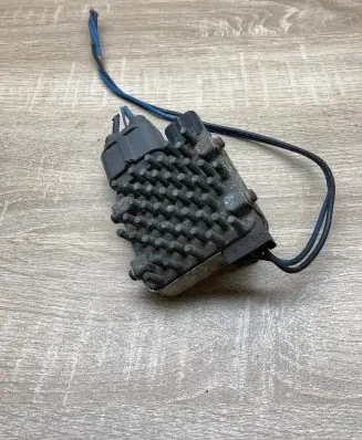 Mitsubishi Galant Coolant fan relay 1049933011