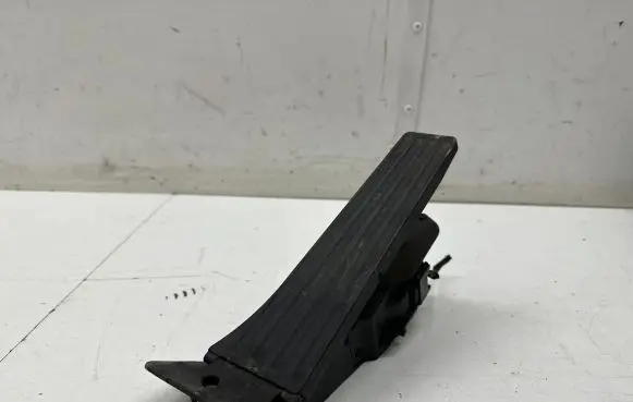 BMW 5 G30 G31 Accelerator throttle pedal 6859999
