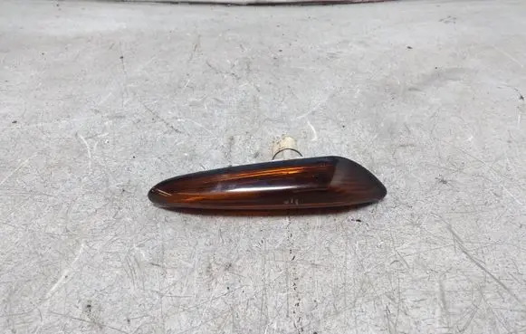 BMW 3 E46 Front fender indicator light 8384104 6911368
