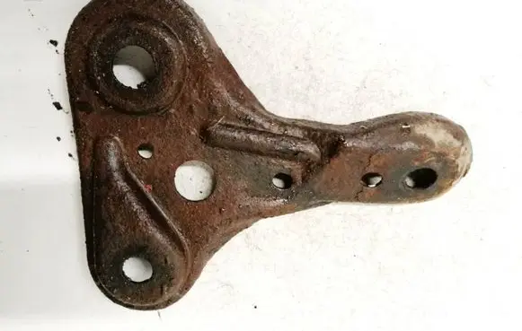 Mazda 6 Engine mounting bracket