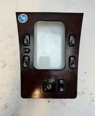 Mercedes-Benz E W210 Central console control unit 213123