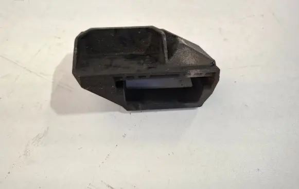 Radiator mount bracket