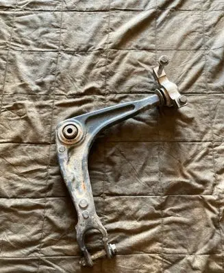 Citroen C5 Front lower control arm/wishbone 7AAA10