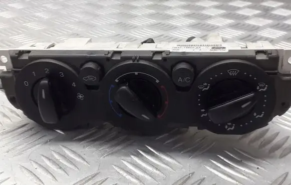 Ford Focus Interior fan control switch 7M5T-19980-AA