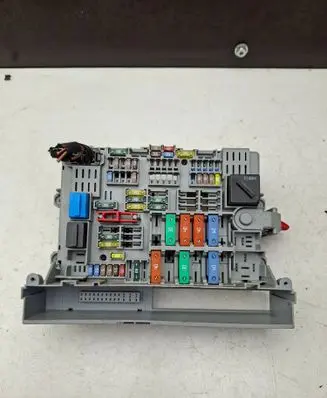 BMW 1 E81 E87 Fuse module 690662403 21140781030101