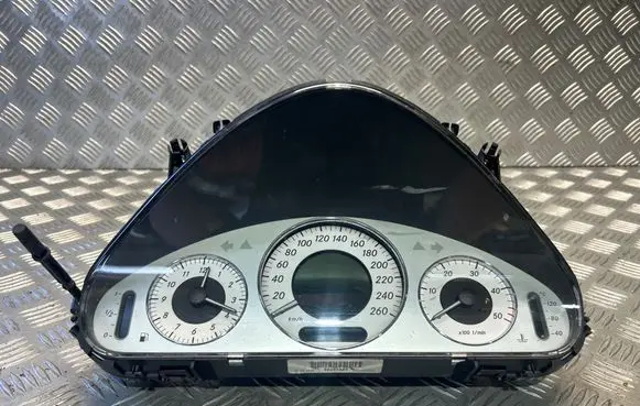 Mercedes-Benz E W211 Speedometer (instrument cluster) A2115406248