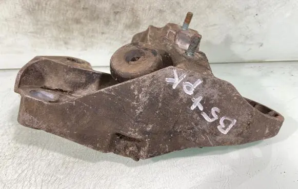 Engine mounting bracket