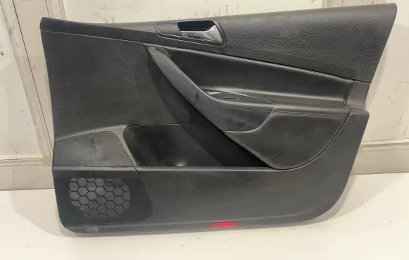 Volkswagen PASSAT B6 Front door card panel trim 3C1867012
