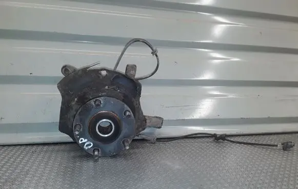 Nissan X-Trail T30 Front wheel hub spindle knuckle