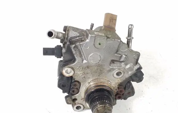 Infiniti Q50 Fuel injection high pressure pump A6510702401