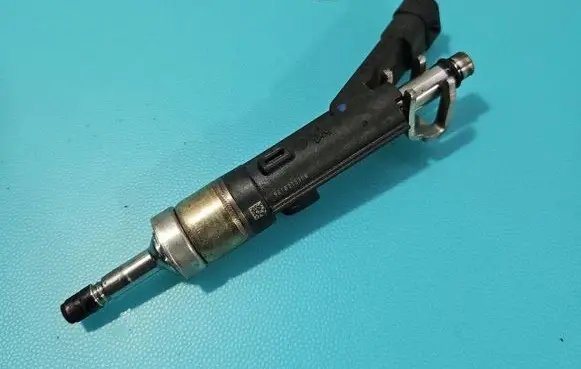 Peugeot 2008 I Fuel injector 9810335380 IMPRK1602537