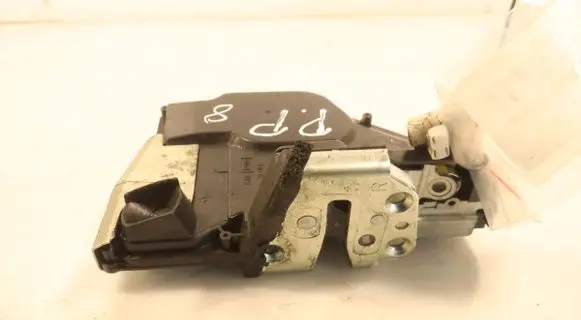 Suzuki Swift I Front door lock 