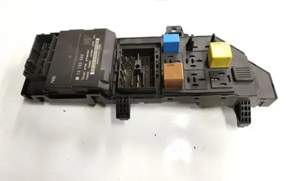 Opel Signum Fuse module 13223678JA 13193590NF 518897004