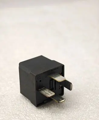 Opel Zafira B Other relay 13171831 4RA00779105