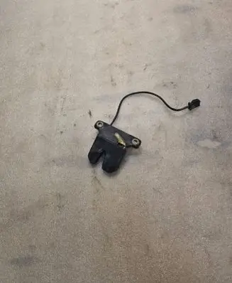 Audi A8 S8 D2 4D Loading door lock 