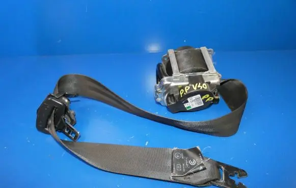 Volvo V40 Front seatbelt