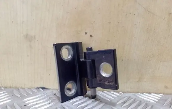 Volvo V70 Front door upper hinge