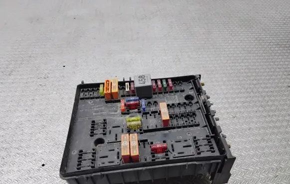 Volkswagen Touran I Fuse module 1K0937804B 1K0937800E