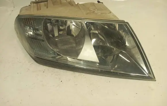 Skoda Octavia Mk2 (1Z) Headlight/headlamp 1Z1941017P