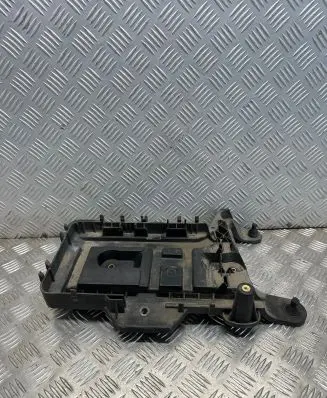 Volkswagen Touran II Battery tray 1K0915333