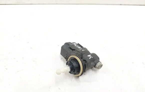 Toyota Auris 150 Headlight level adjustment motor 