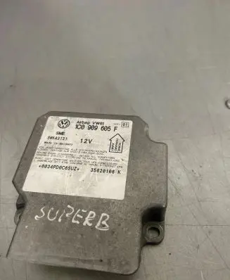 Audi A8 S8 D2 4D Airbag control unit/module 1C0909605F 35020106K 5WK43131