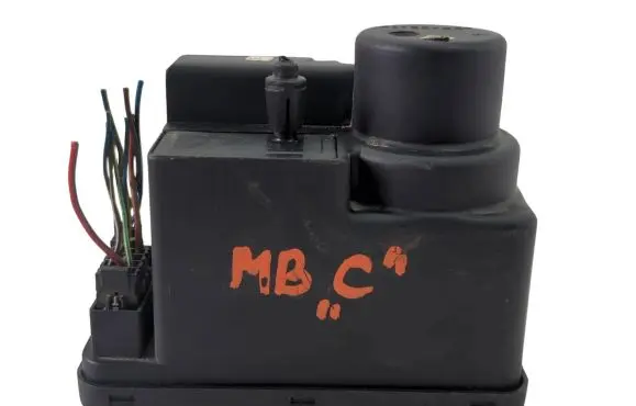 Mercedes-Benz C W202 Central locking vacuum pump 2028001948