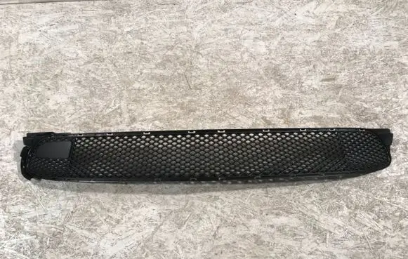 Mercedes-Benz B W246 W242 Front bumper lower grill A2048851025