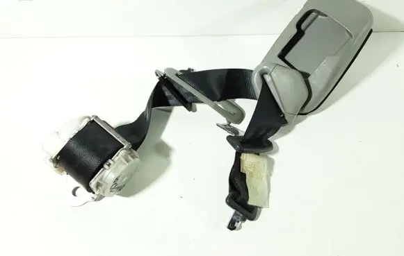 Toyota Yaris Middle seatbelt (rear) 7E6070 741317 731370D010