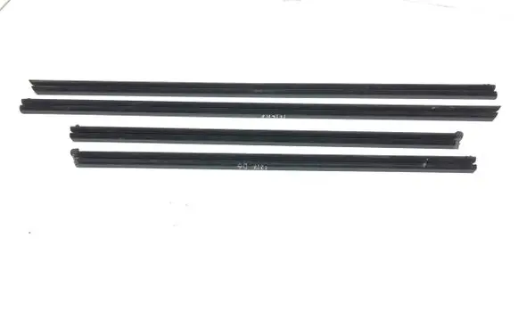 Hyundai i20 (BC3 BI3) Rubber seal front door window/glass 