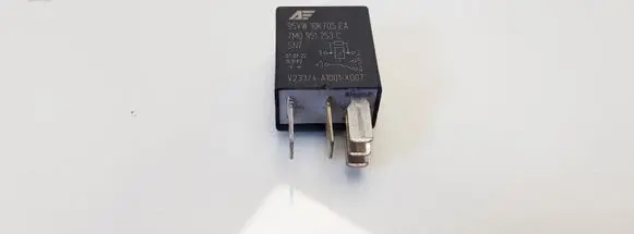 Volkswagen PASSAT B6 Other relay 7M0951253C