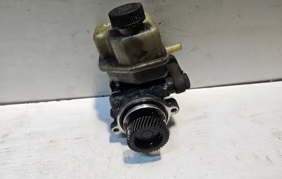 Mazda 6 Power steering pump 4727103E