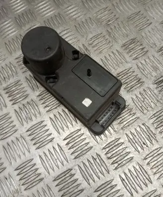 Volkswagen PASSAT B3 Central locking vacuum pump 357962257