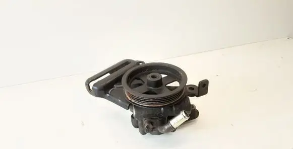 Toyota Corolla Verso E121 Power steering pump