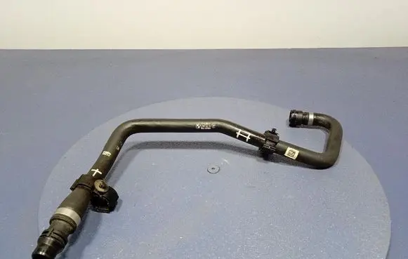BMW X3 E83 Engine coolant pipe/hose 8743388