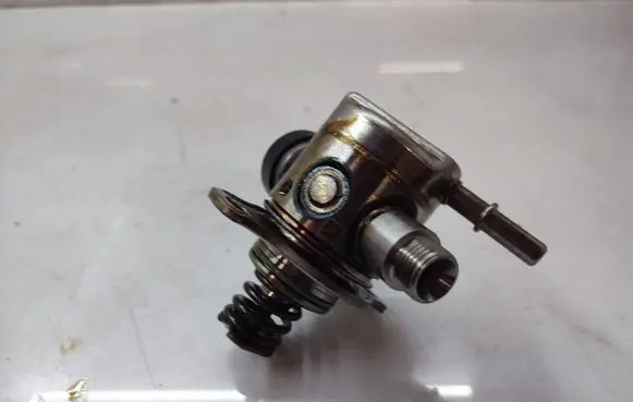 Seat Leon IV Fuel injection high pressure pump 05E127027