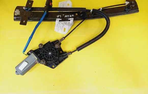 Chrysler Neon II Front door window regulator with motor