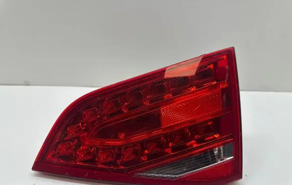 Tailgate rear/tail lights