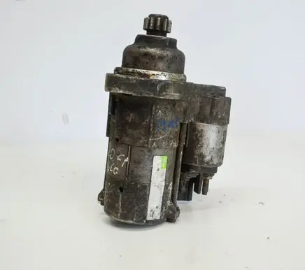Volkswagen Golf V Starter motor 02M911023N