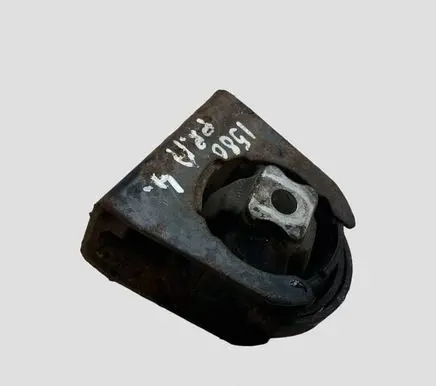 Toyota Avensis T250 Engine mount bracket